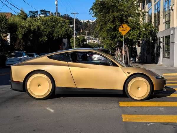 Feds launch probe into Tesla's new steering-wheel-free taxis in Austin